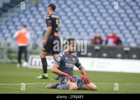 Roma, Italia. 02 maggio 2021. ROMA, Italia - 02.05.2021: Perin in azione durante la Serie Italiana UNA partita di calcio campionato 2021 tra SS LAZIO vs GENOVA allo stadio Olimpico di Roma. Credit: Agenzia fotografica indipendente/Alamy Live News Foto Stock