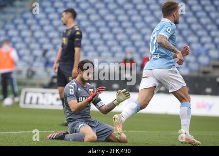 Roma, Italia. 02 maggio 2021. ROMA, Italia - 02.05.2021: Perin in azione durante la Serie Italiana UNA partita di calcio campionato 2021 tra SS LAZIO vs GENOVA allo stadio Olimpico di Roma. Credit: Agenzia fotografica indipendente/Alamy Live News Foto Stock