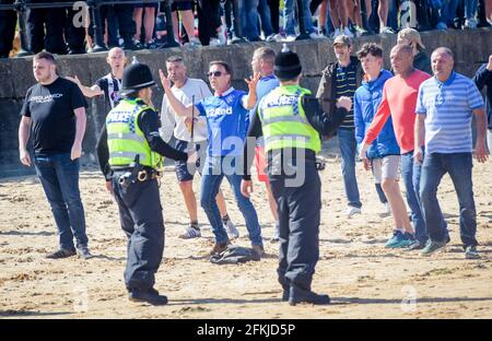 Black Lives Matter ha tenuto una protesta in Cleethorpes dove Marciato dal centro ricreativo a Brighton Slipway Foto Stock