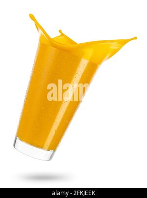 calice di succo di mango con spruzzi isolati su bianco Foto Stock