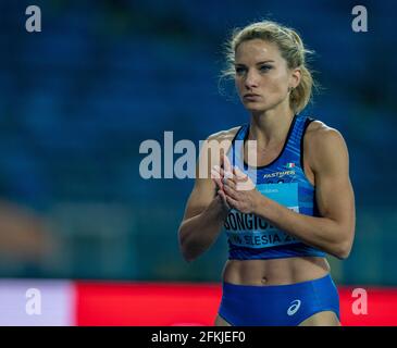 Stadio Slesiano, Chorzow, Polonia. 1 maggio 2021. World Athletics Relays 2021. Giorno 1; Anna Bongiorni d'Italia si prepara a correre il 4 x 100m Credit: Action Plus Sports/Alamy Live News Foto Stock