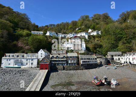 Fronte mare e case, Clovelly, Devon nord in primavera sole Foto Stock