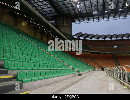 Milano, Italia. 01 Maggio 2021. Vista dello Stadio Giuseppe Meazza prima dell'inizio della Serie Italiana 2020/21 UNA partita di calcio tra AC Milan e Benevento Calcio.Punteggio finale; AC Milan 2:0 Benevento Calcio. (Foto di Fabrizio Carabelli/SOPA Images/Sipa USA) Credit: Sipa USA/Alamy Live News Foto Stock