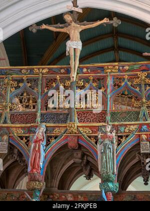 Fuoco del rood screen della Chapelle de St Fiacre, Faouët, Morbihan, Bretagna, Francia. Foto Stock