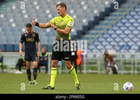 Roma, Italia. 02 maggio 2021. Arbitro Piero Giacomelli durante la Serie A match tra SS Lazio e Genova CFC allo Stadio Olimpico il 2 maggio 2021 a Roma. Lazio vince 4-3. (Foto di Giuseppe fama/Pacific Press) Credit: Pacific Press Media Production Corp./Alamy Live News Foto Stock