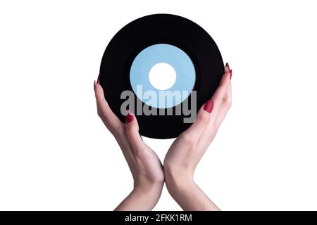 la mano femmina contiene un disco in vinile da 45 giri/min. Isolare su uno sfondo bianco. Foto Stock