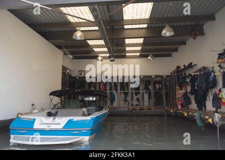 imbarcazione sportiva personale, attrezzatura wakeboard per domenica estrema, sport uomo Foto Stock