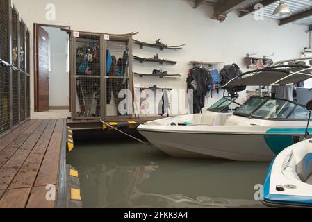 imbarcazione sportiva personale, attrezzatura wakeboard per domenica estrema, sport uomo Foto Stock