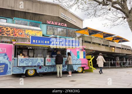 Ristorante Wahaca e cucina messicana di strada sul Southbank Centre, Waterloo, Londra, Inghilterra, Regno Unito Foto Stock