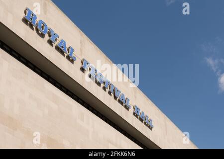 Royal Festival Hall, Southbank, Waterloo, Londra, SE1, Inghilterra, Regno Unito. Foto Stock