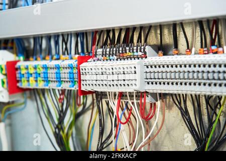 connettori e cablaggio degli impianti elettrici dei quadri elettrici Foto Stock