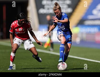 LEICESTER, REGNO UNITO. 2 MAGGIO. Esmee De Graaf di Leicester City controlla la palla durante la partita fa Women's Championship tra Leicester City e Charlton Athletic al King Power Stadium di Leicester domenica 2 maggio 2021. (Credit: James HolyOak | MI News) Credit: MI News & Sport /Alamy Live News Foto Stock