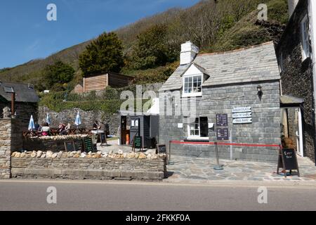 Sharon's Plaice fish and chip shop, Boscastle, Cornovaglia, regno unito Foto Stock