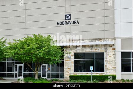 Houston, Texas USA 04-18-2021: Esterno dell'edificio degli uffici GoBravura a Houston, Texas. Cucina e bagno cabinet senza cornice designer e grossista. Foto Stock