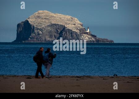 Edimburgo, Midlothian, Regno Unito. 2/5/2021 Yellowcraig Beach, East Lothian, Scozia Foto Stock