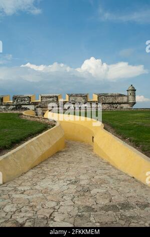 El fuerte de San José el Alto de Campeche, erigido para enfrentar a los ingleses, y que resistió sitios yucatecos y franceses, es una estruttura sin b Foto Stock