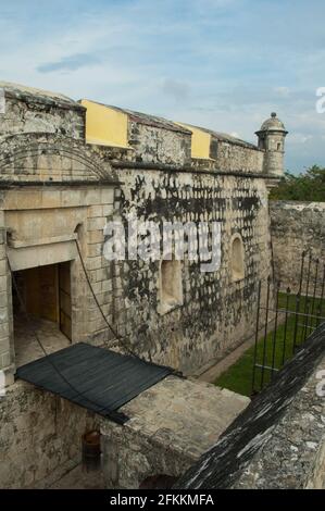 El fuerte de San José el Alto de Campeche, erigido para enfrentar a los ingleses, y que resistió sitios yucatecos y franceses, es una estruttura sin b Foto Stock