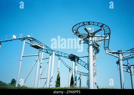 Montagne russe Cobra a Paultons Park, ower, Romesy, Hampshire, Inghilterra, Regno Unito. Foto Stock