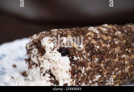 Primo piano immagine di Kerala stile gustoso scuro Ragi Puttu. Messa a fuoco selettiva Foto Stock