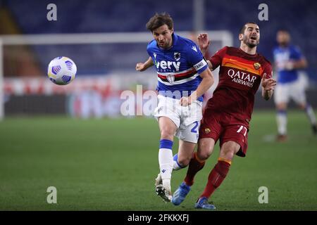 Genova, 2 maggio 2021. Bartosz Bereszynski della UC Sampdoria si scontra con Henrikh Mkhitaryan DI COME Roma durante la serie A match a Luigi Ferraris, Genova. L'immagine di credito dovrebbe essere: Jonathan Moscop / Sportimage Foto Stock