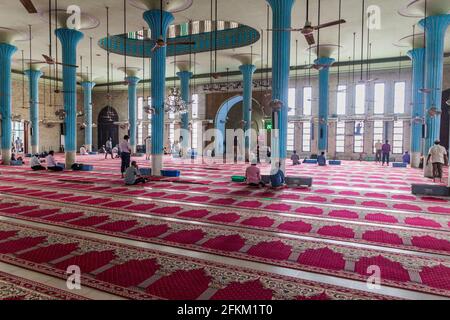 DHAKA, BANGLADESH - 20 NOVEMBRE 2016: Interno della Moschea Nazionale di Mukarram a Dhaka, Bangladesh Foto Stock