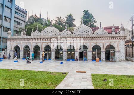 DHAKA, BANGLADESH - 20 NOVEMBRE 2016: Vista della moschea stella Tara Masjid a Dhaka, Bangladesh Foto Stock