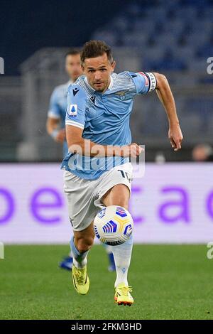 Senad Lulic della S.S. Lazio in azione durante la gara 2020-2021 della Serie a Championship League tra S.S. Lazio e AC Milano allo Stadio Olimpico.Punteggio finale; S.S. Lazio 3:0 AC Milano. Foto Stock