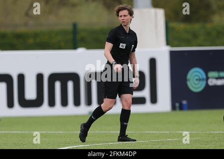 DURHAM CITY, REGNO UNITO. 2 MAGGIO Referee Stacey Fullicks durante la partita del Campionato Femminile tra il Durham Women FC e Coventry si sono Uniti al Castello di Maiden, Durham City domenica 2 maggio 2021. (Credit: Mark Fletcher | MI News) Credit: MI News & Sport /Alamy Live News Foto Stock