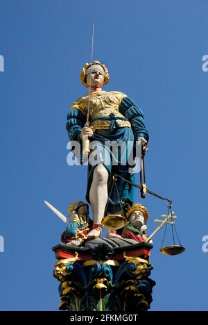 Scultura su fontana della giustizia, Fontana della Giustizia, Berna, Canton Berna, Svizzera Foto Stock