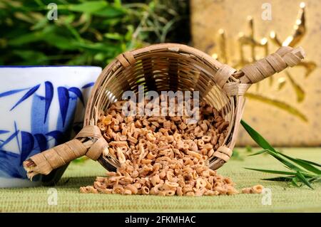 Tazza di tè di radice crocifera, radice crocifera siberiana (Polygalae Radix), Yuan Zhi, tè di radice crocifera Foto Stock