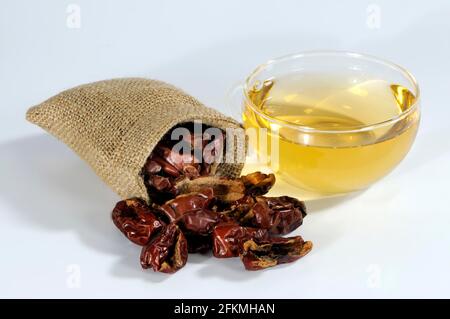 Tazza di tè alla frutta Jujube (Jujubae fruttus), da Zao, tè alla frutta Jujube, tè alla frutta Jujube Foto Stock