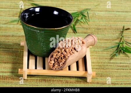 Tazza di tè di radice crocifera, radice crocifera siberiana (Polygalae Radix), Yuan Zhi, tè di radice crocifera Foto Stock