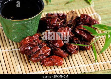 Tazza di tè alla frutta Jujube (Jujubae fruttus), da Zao, tè alla frutta Jujube, tè alla frutta Jujube Foto Stock