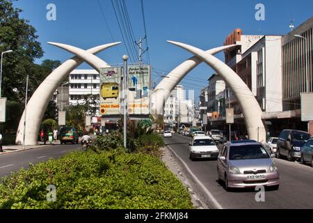 Le zecche, Archway, Moi Avenue, Mombasa, tusks, Kenya Foto Stock