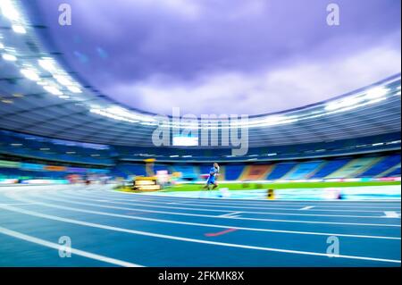 Chorzow, Polonia. 2 maggio 2021. Davide Re compete in occasione della finale mista 4x400 metri Relay del Mondiale Atletica Relay Slesia 21 allo Stadio Slesiano di Chorzow, Polonia, 2 maggio 2021. Credit: Rafal Rusek/Xinhua/Alamy Live News Foto Stock