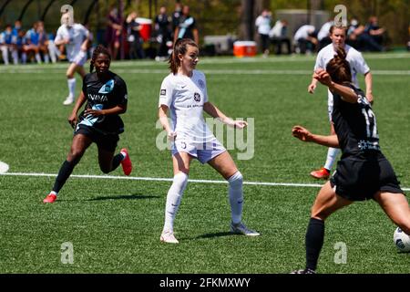 Montclair, Stati Uniti d'America. 01 Maggio 2021. Il CECE Kizer (5 Racing Louisville FC) si prepara a ricevere un pass durante la partita della National Womens Soccer League tra il Gotham FC e il Racing Louisville FC al Pittser Field di Montclair, New Jersey, Stati Uniti d'America. Credit: SPP Sport Press Photo. /Alamy Live News Foto Stock