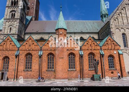 Facciata e torre della cattedrale di Ribe, Danimarca Foto Stock