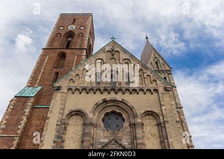 Facciata anteriore della storica cattedrale di Ribe, Danimarca Foto Stock