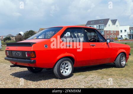 Foto di una Ford Escort Mark 2 con motore da 2 litri del 1979 sul parcheggio sul lungomare di Hayling Island. Foto Stock