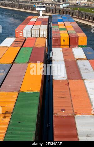 Nave da carico container, Millienium II, come coop, sul Reno, lungofiume, Da Düsseldorf, NRW, Germania, Foto Stock