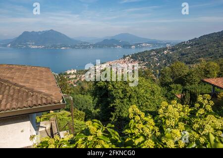 Vista del Lago maggiore da posizione elevata sopra Stresa, Piemonte, Laghi Italiani, Italia, Europa Foto Stock