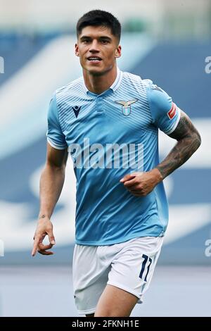 Joaquin Correa del Lazio festeggia dopo aver segnato 4-1 gol durante il campionato italiano Serie A Football Match tra SS Lazio e Genova CFC il 2 maggio 2021 allo Stadio Olimpico di Roma - Foto Federico Proietti / DPPI / LiveMedia Foto Stock