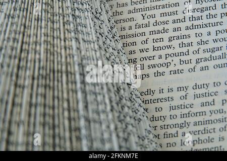Primo piano di pagine piegate di un libro - fresco come sfondo o sfondo Foto Stock