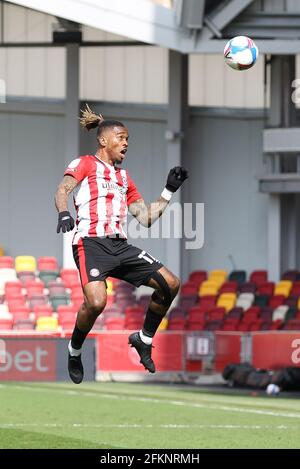 Londra, Regno Unito. 03 maggio 2021. Ivan Toney di Brentford in azione durante la partita EFL Sky Bet Championship tra Brentford e Watford al Brentford Community Stadium, Londra, Inghilterra, il 1° maggio 2021. Foto di Ken Sparks. Solo per uso editoriale, è richiesta una licenza per uso commerciale. Nessun utilizzo nelle scommesse, nei giochi o nelle pubblicazioni di un singolo club/campionato/giocatore. Credit: UK Sports Pics Ltd/Alamy Live News Foto Stock
