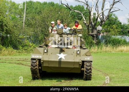 Carro armato M18 Hellcat della seconda guerra mondiale, 76 mm Gun Motor Carriage M18, in fase di dimostrazione in un evento di rievocazione militare a Damyns Hall, Essex, Regno Unito Foto Stock