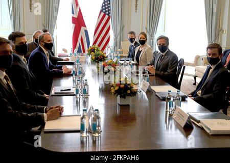 Il segretario di Stato Domic Raab incontra il segretario di Stato americano Antony Blinken per colloqui bilaterali al Carlton Gardens di Londra. Data immagine: Lunedì 3 maggio 2021. Foto Stock