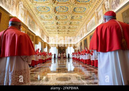 Vaticano. 03 maggio 2021. 3 maggio 2021 : Papa Francesco presiede il Concistoro Ordinario pubblico per votare su alcune cause di Canonizzazione, nella Sala del Concistoro del Vaticano Credit: Agenzia fotografica indipendente/Alamy Live News Foto Stock