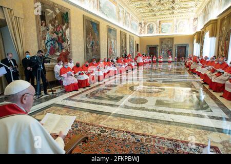 Vaticano. 03 maggio 2021. 3 maggio 2021 : Papa Francesco presiede il Concistoro Ordinario pubblico per votare su alcune cause di Canonizzazione, nella Sala del Concistoro del Vaticano Credit: Agenzia fotografica indipendente/Alamy Live News Foto Stock