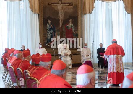 Vaticano. 03 maggio 2021. 3 maggio 2021 : Papa Francesco presiede il Concistoro Ordinario pubblico per votare su alcune cause di Canonizzazione, nella Sala del Concistoro del Vaticano Credit: Agenzia fotografica indipendente/Alamy Live News Foto Stock