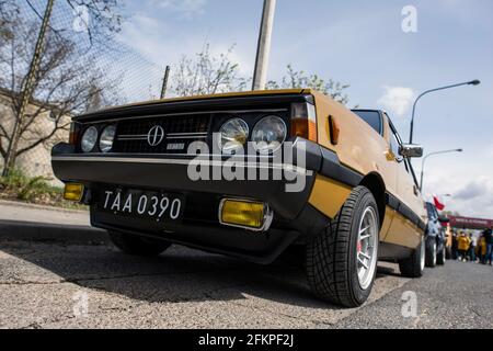 Un Polonez classico è presentato durante il rally fuori dalla UST (Passenger Car Factory) a Varsavia. Collezionisti e proprietari di auto noto come Polonez ha segnato il 43° compleanno della vettura a Varsavia. L'UST Polonez è un'autovettura sviluppata in Polonia in collaborazione con Fiat e prodotta da Fabryka samochodów Osobowych (Passenger Car Factory) - meglio conosciuta come UST - dal 1978 al 2002. E' stato un nuovo progetto hatchback di Giorgetto Giugiaro. Il veicolo è stato un successo assoluto dei tempi comunisti in Polonia, anche molto famoso nel cosiddetto blocco orientale. (Foto di Attila Husejnow/S. Foto Stock